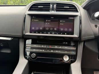Jaguar F-PACE 2.0 D180 R-Sport Auto AWD Euro 6 (s/s) 5dr