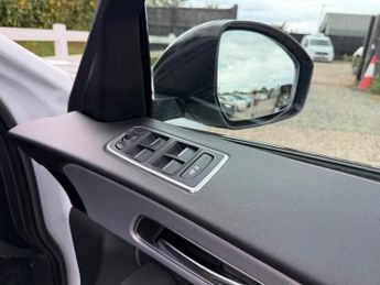 Jaguar F-PACE 2.0 D180 R-Sport Auto AWD Euro 6 (s/s) 5dr