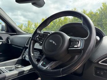 Jaguar F-PACE 2.0 D180 R-Sport Auto AWD Euro 6 (s/s) 5dr