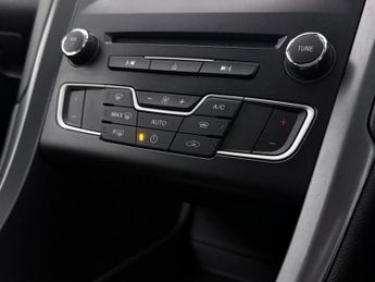 Ford Mondeo 2.0 TiVCT Titanium CVT Euro 6 (s/s) 4dr