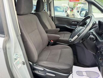 Toyota Voxy 1.8 Petrol/Hybrid 7 SeaterAuto 5dr