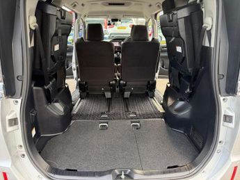 Toyota Voxy 1.8 Petrol/Hybrid 7 SeaterAuto 5dr