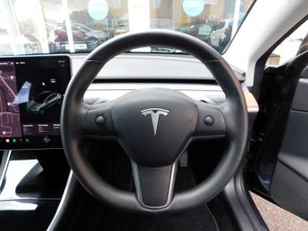Tesla Model 3 Standard Range Plus Auto RWD 4dr