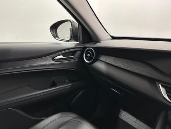 Alfa Romeo Stelvio 2.2 TD Nero Edizione Auto Q4 AWD Euro 6 (s/s) 5dr