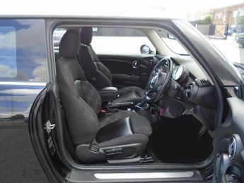 MINI Hatch 1.5 Cooper Auto Euro 6 (s/s) 3dr