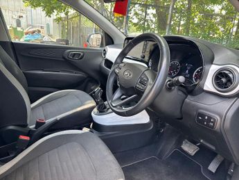 Hyundai i10 1.0 Premium Hatchback 5dr Petrol Auto Euro 6 (s/s) (67 ps)