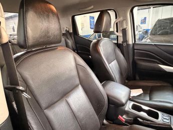Nissan Navara 2.3 dCi Tekna Pickup Double Cab 4dr Diesel Auto 4WD Euro 6 (190 