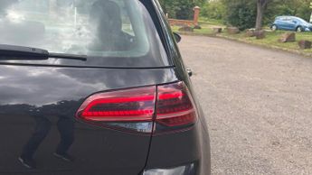 Volkswagen e-Golf 35.8kWh e-Golf Auto 5dr