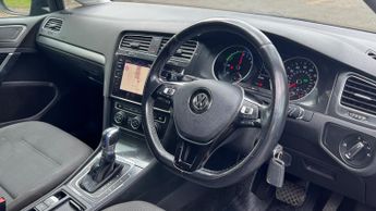 Volkswagen e-Golf 35.8kWh e-Golf Auto 5dr