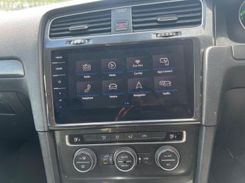 Volkswagen e-Golf 35.8kWh e-Golf Auto 5dr