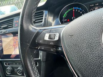 Volkswagen e-Golf 35.8kWh e-Golf Auto 5dr