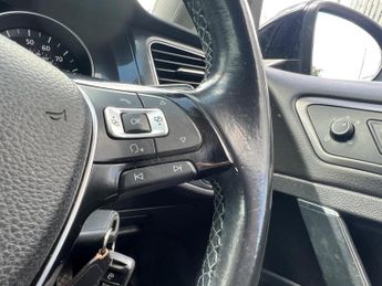 Volkswagen e-Golf 35.8kWh e-Golf Auto 5dr