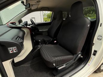 Toyota iQ 1.0 VVT-i Multidrive Euro 5 3dr