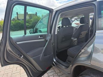 Volkswagen Tiguan 2.0 TDI BlueMotion Tech SE DSG 4WD Euro 5 (s/s) 5dr