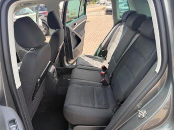 Volkswagen Tiguan 2.0 TDI BlueMotion Tech SE DSG 4WD Euro 5 (s/s) 5dr