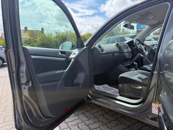 Volkswagen Tiguan 2.0 TDI BlueMotion Tech SE DSG 4WD Euro 5 (s/s) 5dr