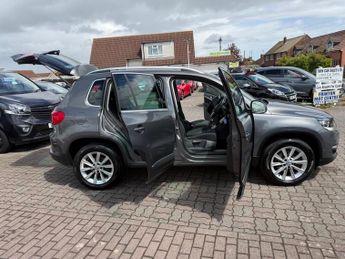 Volkswagen Tiguan 2.0 TDI BlueMotion Tech SE DSG 4WD Euro 5 (s/s) 5dr