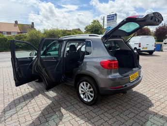 Volkswagen Tiguan 2.0 TDI BlueMotion Tech SE DSG 4WD Euro 5 (s/s) 5dr