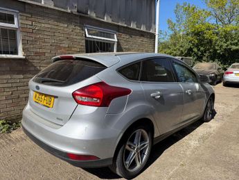 Ford Focus 1.0T EcoBoost Zetec Euro 6 (s/s) 5dr