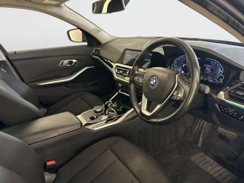 BMW 3 Series 2.0 330e 12kWh SE Pro Touring 5dr Petrol Plug-in Hybrid Auto Eur
