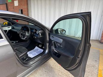 Mercedes-Benz A Class 2.0 A220 AMG Line (Premium) 7G-DCT Euro 6 (s/s) 5dr