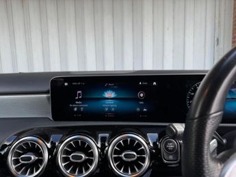 Mercedes-Benz A Class 2.0 A220 AMG Line (Premium) 7G-DCT Euro 6 (s/s) 5dr