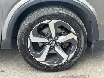 Nissan Qashqai 1.3 DIG-T MHEV N-Connecta XTRON Euro 6 (s/s) 5dr