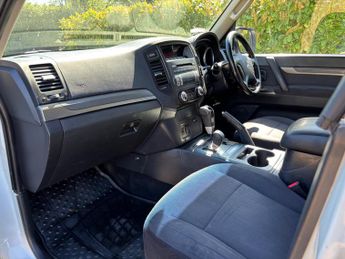 Mitsubishi Shogun 3.2 DI-DC SG2 SUV 5dr Diesel Auto 4WD Euro 5 LWB (197 ps)