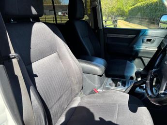Mitsubishi Shogun 3.2 DI-DC SG2 SUV 5dr Diesel Auto 4WD Euro 5 LWB (197 ps)
