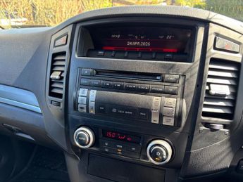 Mitsubishi Shogun 3.2 DI-DC SG2 SUV 5dr Diesel Auto 4WD Euro 5 LWB (197 ps)