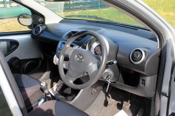 Toyota AYGO 1.0 VVT-i Ice Euro 5 5dr