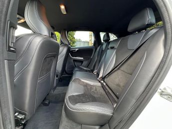 Volvo XC60 2.4 D5 R-Design Nav Auto AWD Euro 6 (s/s) 5dr