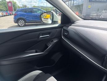 Nissan Qashqai 1.3 DIG-T MHEV Acenta Premium SUV 5dr Petrol Hybrid XTRON Euro 6
