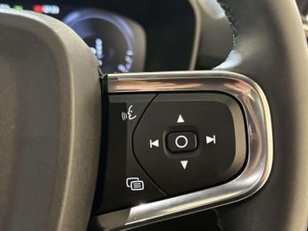 Volvo XC40 1.5h T4 Recharge 10.7kWh R-Design SUV 5dr Petrol Plug-in Hybrid 