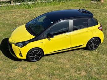 Toyota Yaris 1.5 VVT-h Yellow Bi-Tone Limited Edition E-CVT Euro 6 (s/s) 5dr