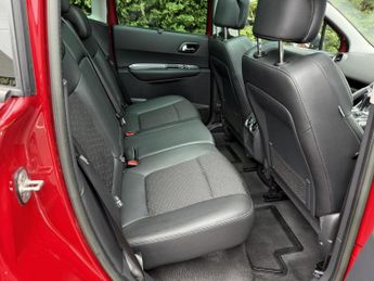 Peugeot 3008 1.6 e-HDi Allure SUV 5dr Diesel EGC Euro 5 (s/s) (115 ps)