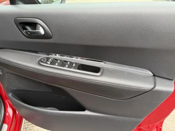 Peugeot 3008 1.6 e-HDi Allure SUV 5dr Diesel EGC Euro 5 (s/s) (115 ps)