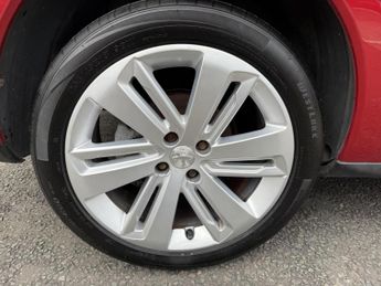 Peugeot 3008 1.6 e-HDi Allure SUV 5dr Diesel EGC Euro 5 (s/s) (115 ps)