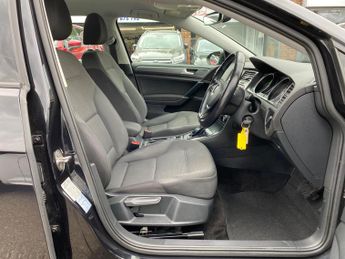 Volkswagen e-Golf 35.8kWh e-Golf Auto 5dr