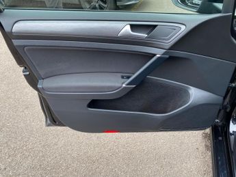 Volkswagen e-Golf 35.8kWh e-Golf Auto 5dr