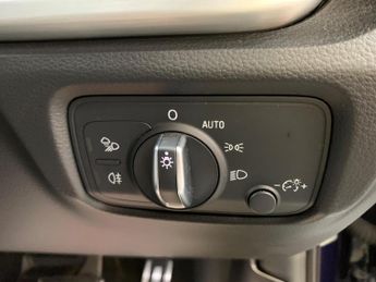 Audi A3 1.5 TFSI CoD 35 S line S Tronic Euro 6 (s/s) 4dr