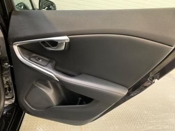 Volvo V40 1.5 T3 GPF R-Design Pro Auto Euro 6 (s/s) 5dr
