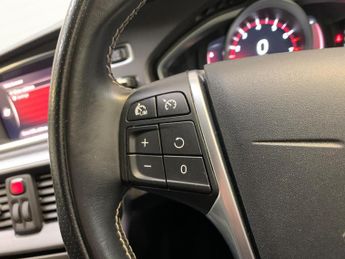 Volvo V40 1.5 T3 GPF R-Design Pro Auto Euro 6 (s/s) 5dr