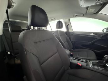Volkswagen Golf 1.6 TDI SE Nav DSG Euro 6 (s/s) 5dr