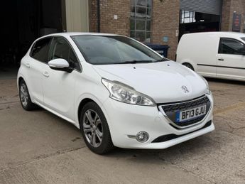 Peugeot 208 1.2 VTi Allure Euro 5 5dr
