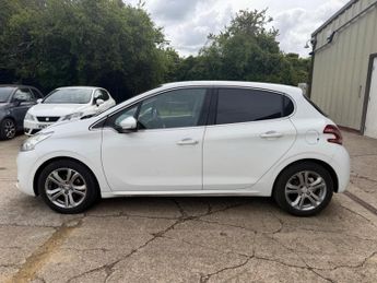 Peugeot 208 1.2 VTi Allure Euro 5 5dr