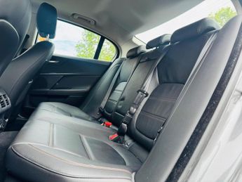 Jaguar XE 2.0d Prestige Auto Euro 6 (s/s) 4dr
