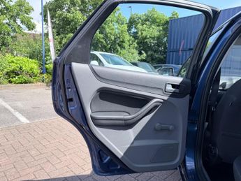 Ford Focus 1.8 Zetec 5dr