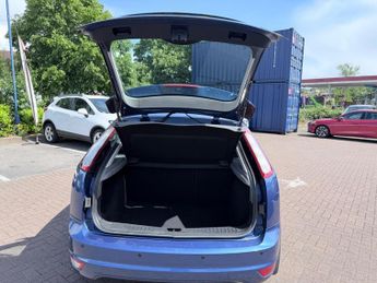 Ford Focus 1.8 Zetec 5dr