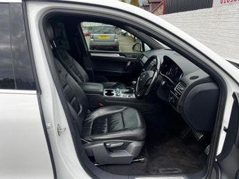 Volkswagen Touareg 3.0 TDI V6 BlueMotion Tech R-Line Tiptronic 4WD Euro 6 (s/s) 5dr